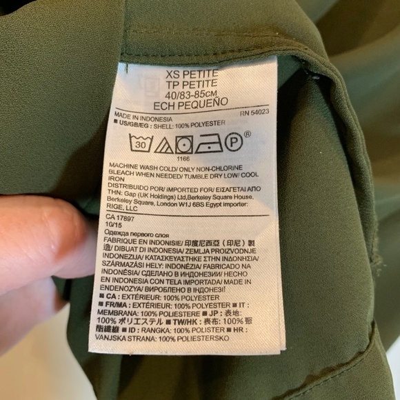 Banana Republic – Short Sleeve Blouse (Petite) - short-sleeve - Picture 4 of 4